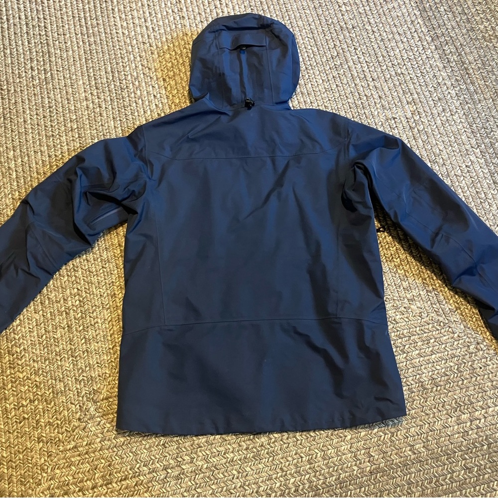 Helly Hanson Men's Shell sz M and Insulated Ski Pants M worn 1x both for $350.